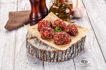 Raw beef meatballs for cooking