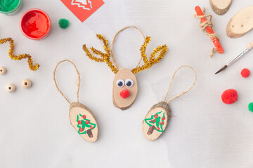 Christmas toys painted peaces of wood kids craft ideas for kindergarten