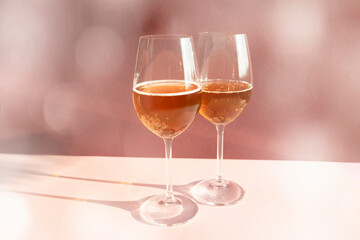 Glasses of sparkling drink, celebration party on pink background, Christmas cocktails, cider ,...