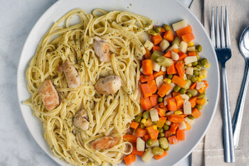 chicken  alfredo  with mixed  vegetables