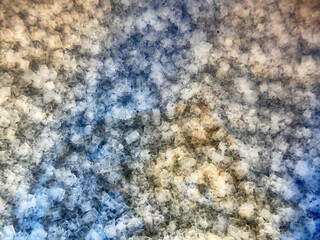 Crystals of self-seeding salt on the shore of a hypersalted lake