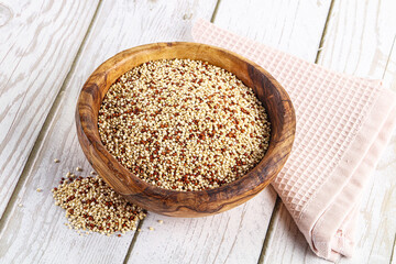 Raw dry quinoa cereal grain