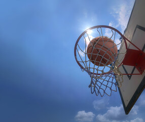 バスケットゴールとボール