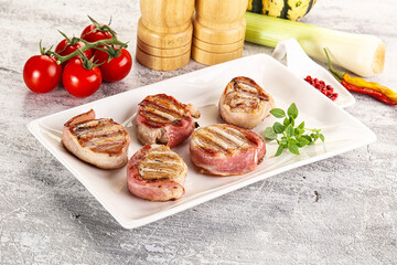 Grilled pork tenderloin with bacon