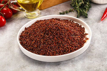 Red raw dry rice gor cooking