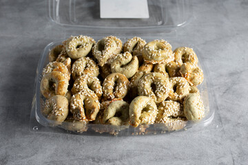 A view of a plastic container of ka'ak cookies.