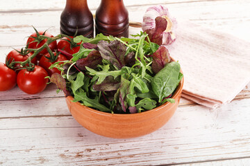 Mix salad in the bowl