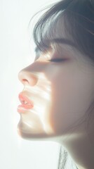 Fototapeta premium ミニマリストの超リアルなスタイルで、穏やかな顔に太陽の光がもたらす静けさと暖かさ