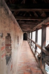 Stadtmauer mit Gang