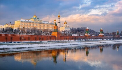 Obraz premium 눈 덮인 모스크바의 크렘린 성벽