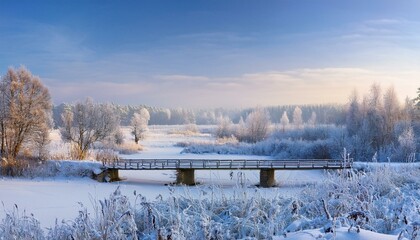 눈 덮인 작은 다리와 얼어붙은 계곡