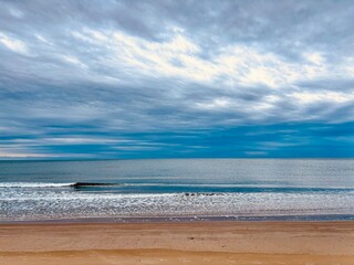 Fototapeta premium view of the beach and sky