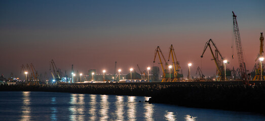 Obraz premium Constanta Port - Romania seen at evening, lights and silhouettes of cranes