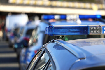 Sygnalizator na dachu samochodu policji © FotoDax