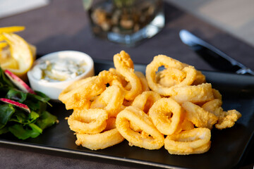 fish and chips with sauce