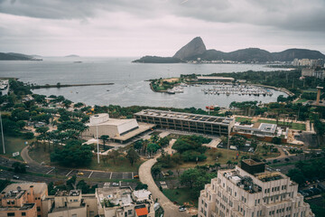 Marina da glória com pão de açucar ao fundo