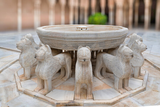 Lions fountain and palace columns in the background at Alhambra palace, Granada, Andalusia, Spain
