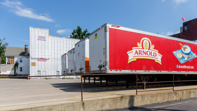 OLEAN, NY, USA-14 AUGUST 2021: Stroehmann Manufacturing Facility, a division of Bimbo Bakeries USA. Building and Trailers marked with Arnold Bread advertising.