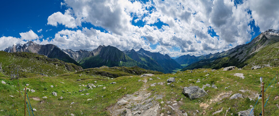 Panoramablick vom "Pfitscher-Joch-Haus" Richtung Süden auf das "Pfitschtal" und die Südtiroler Seite der Zillertaler Alpen - Panorama aus 16 Bildern