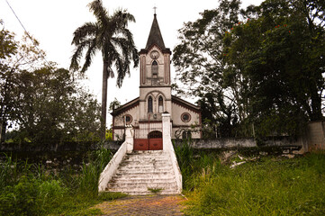 The historic Senzala Chapel in Lavrinhas, São Paulo, set against lush green surroundings. This rustic chapel is a cultural and architectural symbol, blending tradition with serene landscapes.