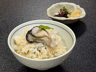 冬の味覚　濃厚でぷりぷりの牡蠣の炊き込みご飯