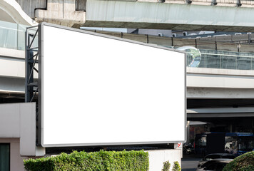 Obraz premium Mock up white LED display billboard at crossroad. Clipping path for mockup