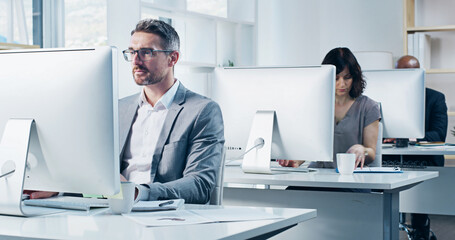 Naklejka premium Broker, office and mature businessman with computer for finance, research and debt management. Investment banker, coworking or advisor on pc at desk for career, financial consulting and report update