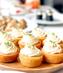 small buns with garlic cream sauce