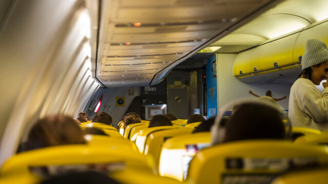 samolot słuchawki trasa podr&oacute;ż turysta wyjazd ryanair