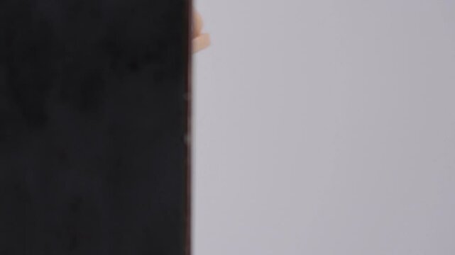 縦動画、熱々のかけそば、冬の定番　温かいそば、年越し蕎麦で良い年を