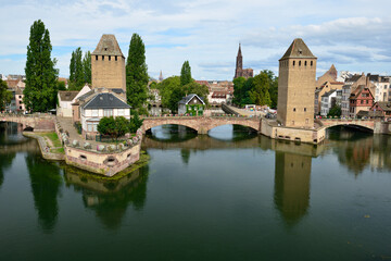 Cathédrale de Strasbourg derrière le Pont Pont Couvert Strasbourg France...