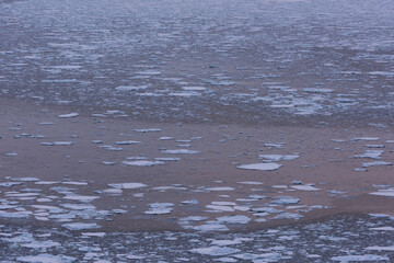 Fototapeta premium 北海道 知床の夕日に染まる流氷