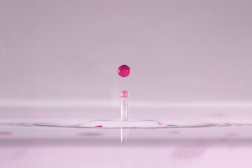 farbe tropfen wasser pink