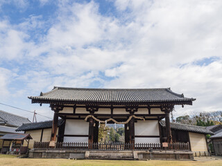 東大寺「転害門」。約1300年前に建てられた門。 敷地外行動より撮影。 Todaiji Temple “Tenjimon