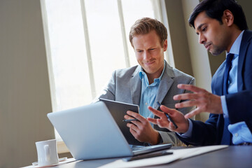 Obraz premium Laptop, ideas and men in office together with advice, business plan and collaboration for proposal. Consultant, financial advisor and businessman in team meeting for online budget management notes