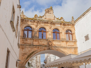 Der Arco Scoppa ist eine bemerkenswerte architektonischer Brückenbogen in Ostuni, Italien. Dieser...