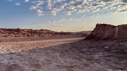 Paisagens Incríveis do Vale de la Luna no Deserto do Atacama ao Pôr do Sol