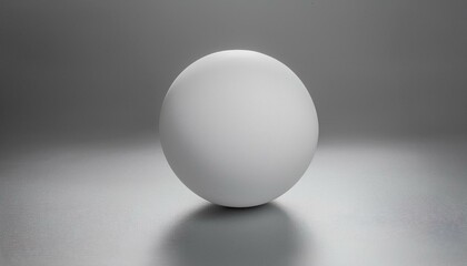 둥근 흰색 공이 매끄러운 바닥 위에 놓여있는 장면