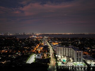 Naklejka premium Night and dusk aerial photos of Miami Beach, Florida – A Stunning Coastal Cityscape