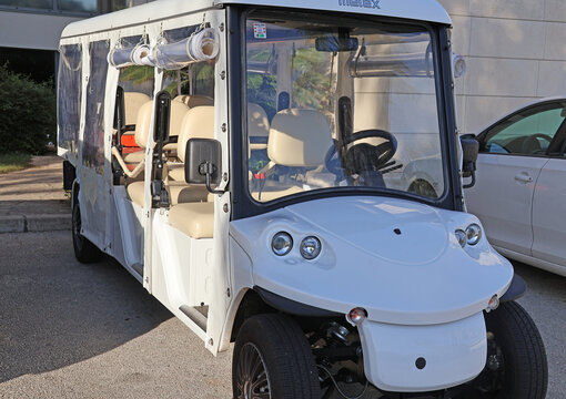 Petit transport en commun de la marque  Melex