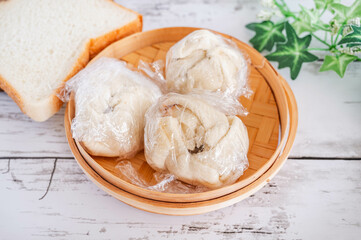 食パンで作る肉まん風しゅうまいパン