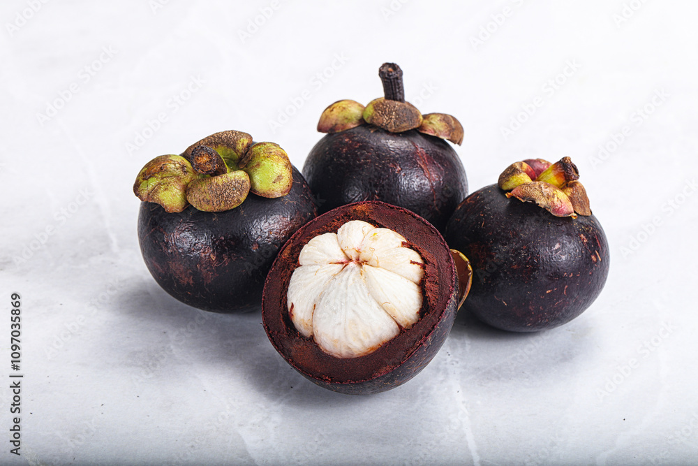 Wall mural Sweet ripe juicy tropical Mangosteen