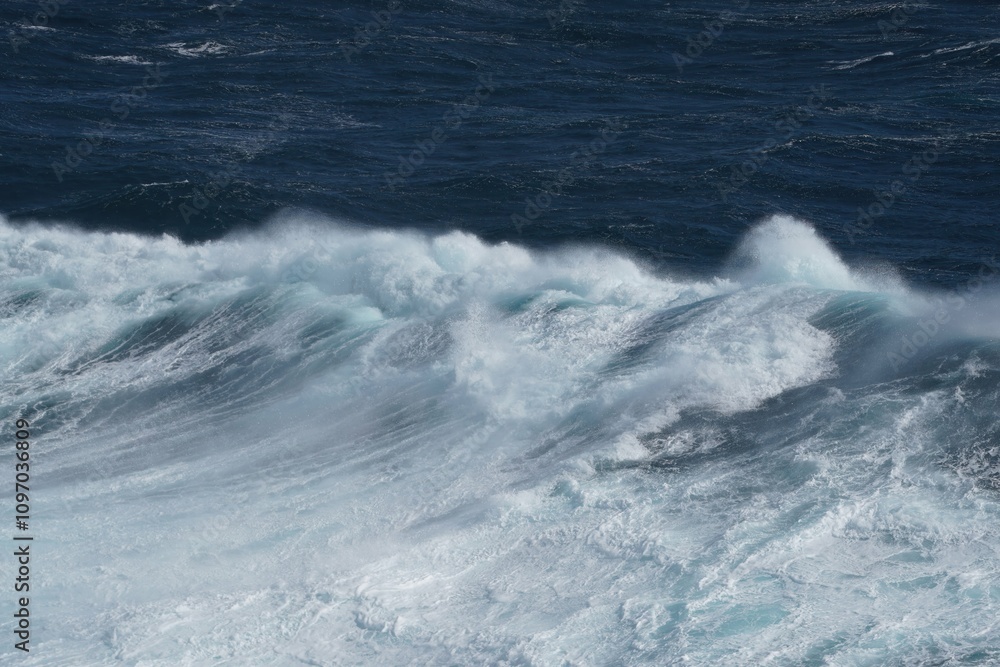 Poster majestic ocean waves crashing against each other, creating dynamic seascape. powerful movement and f