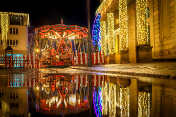 Karussell auf dem Weihnachtsmarkt Magdeburg
