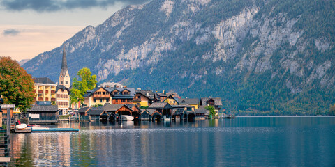 Fototapeta premium Panoramic view of scenic Hallstatt town and Hallstattersee in Austria