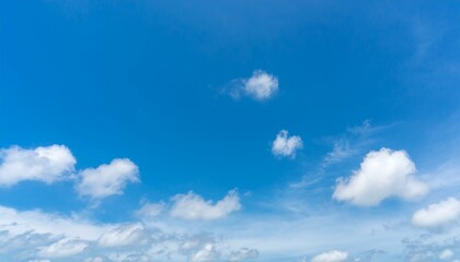 Fototapeta premium 파란 하늘에 떠있는 구름 한점
