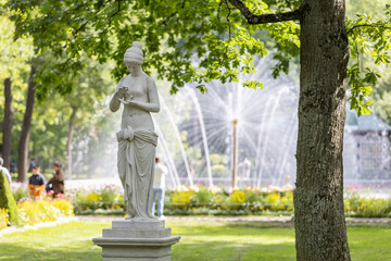 Fototapeta premium Russia. Saint-Petersburg. Sculpture of Psyche with a butterfly at the fountain of the Sun in Peterhof.