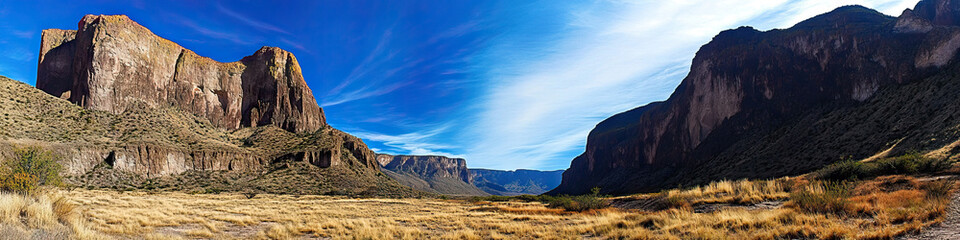 Obraz premium Big Bend Beauty: The dramatic landscape of Big Bend National Park, with towering cliffs and a clear blue sky.
