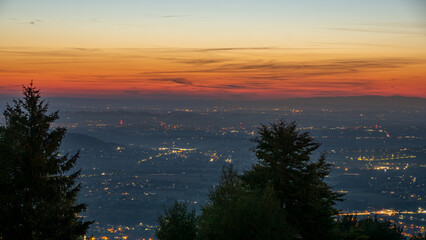 panorama miasta po zachodzie
