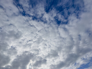 Cielo semi nublado